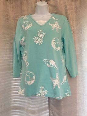 Toffee Apple Seafoam Green Sea Shell Print V-Neck Top size medium NWT